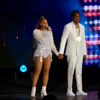 Beyonce and Jay Z holding hands on stage